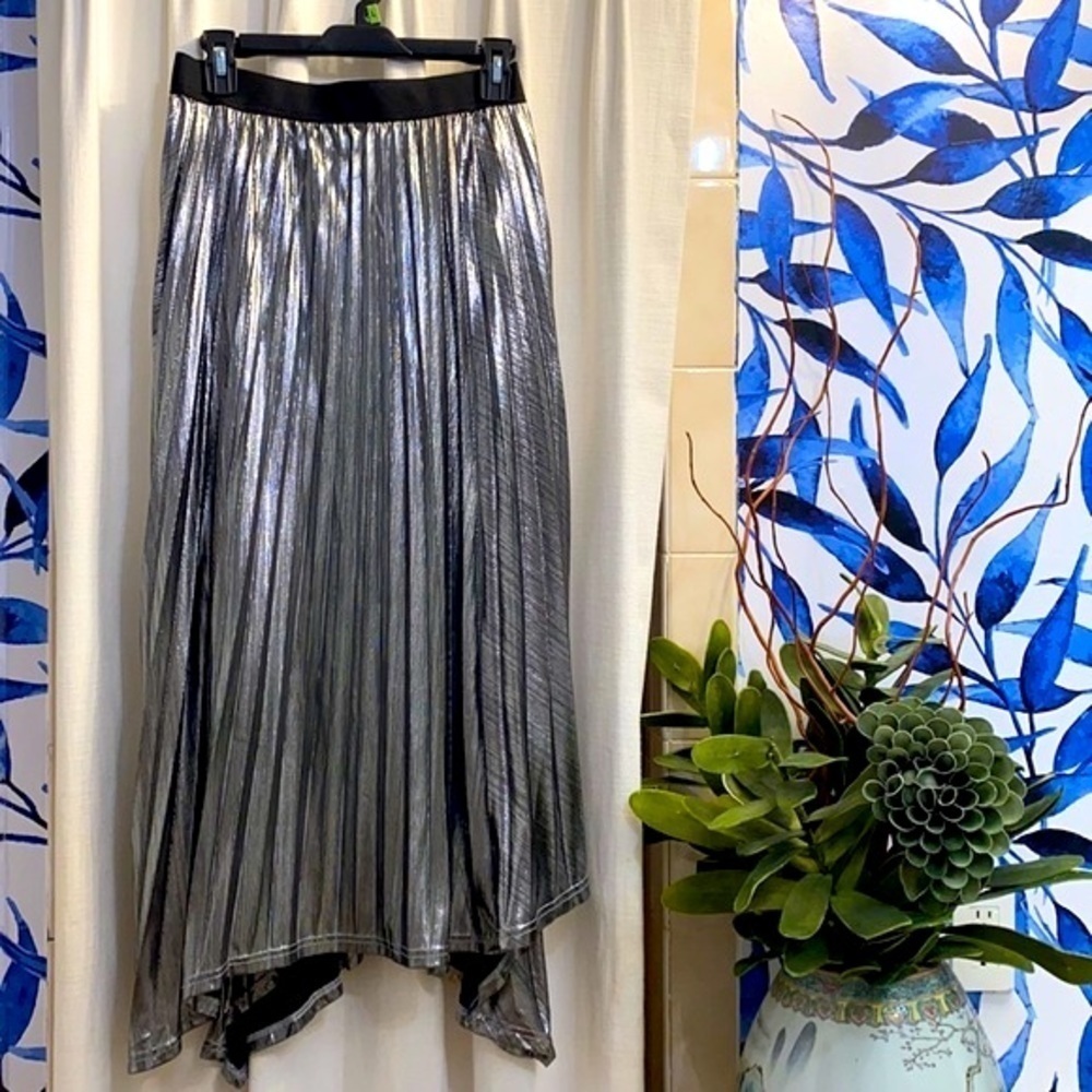 NWT The Sang Gun Metal Gray Metallic Pleated Skirt Size Large